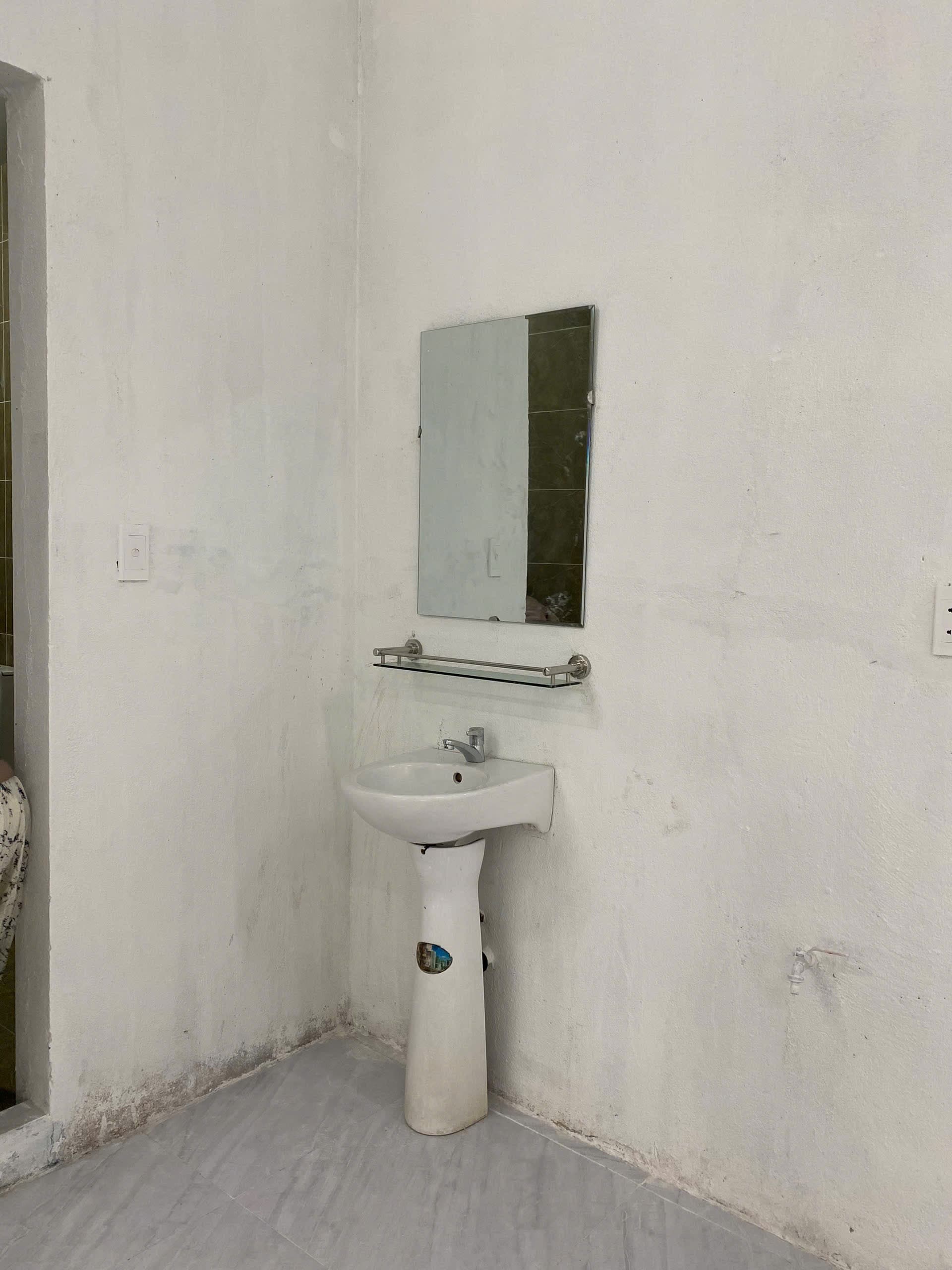 CẤP 4 TRỐNG SUỐT ĐƯỜNG 2/9 - NỞ HẬU, DIỆN TÍCH HƠN 200M2 - Ảnh 3