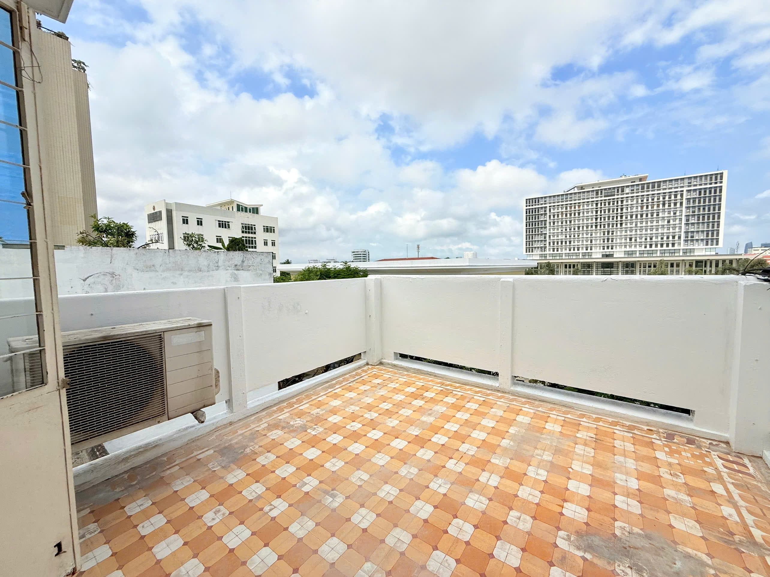 Nhà nguyên căn 4 tầng tại Tiểu La, có nội thất - Ảnh 1