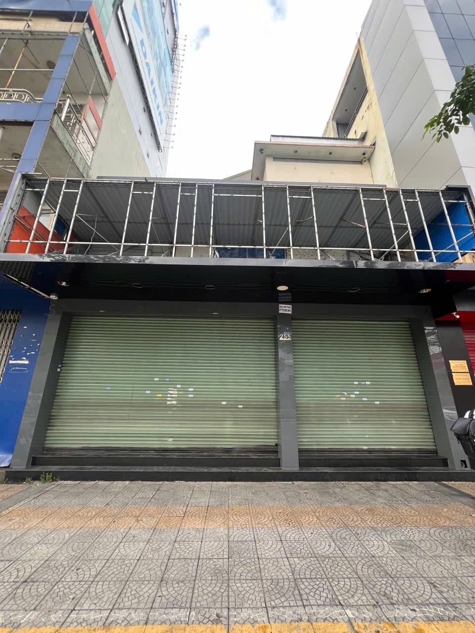 Nhà nguyên căn 1 trệt 1 lửng diện tích 9x23m phù hợp để ở hoặc kinh doanh - Ảnh 1