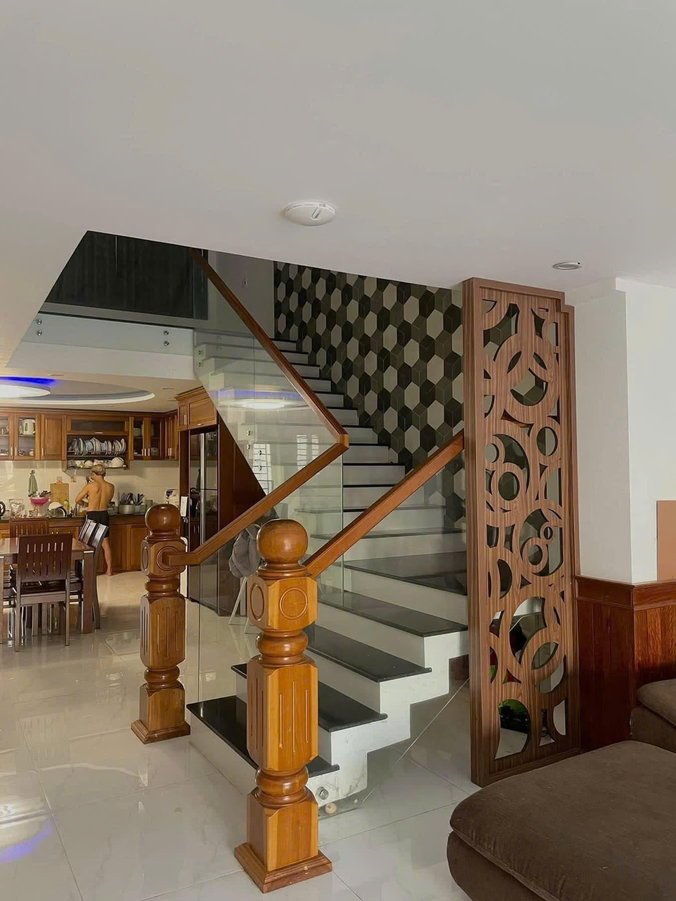 Nhà nguyên căn 4 tầng diện tích 100m2 tại Nghiêm Xuân Yêm, có 6 phòng ngủ và phòng thờ vào ở ngay - Ảnh 9