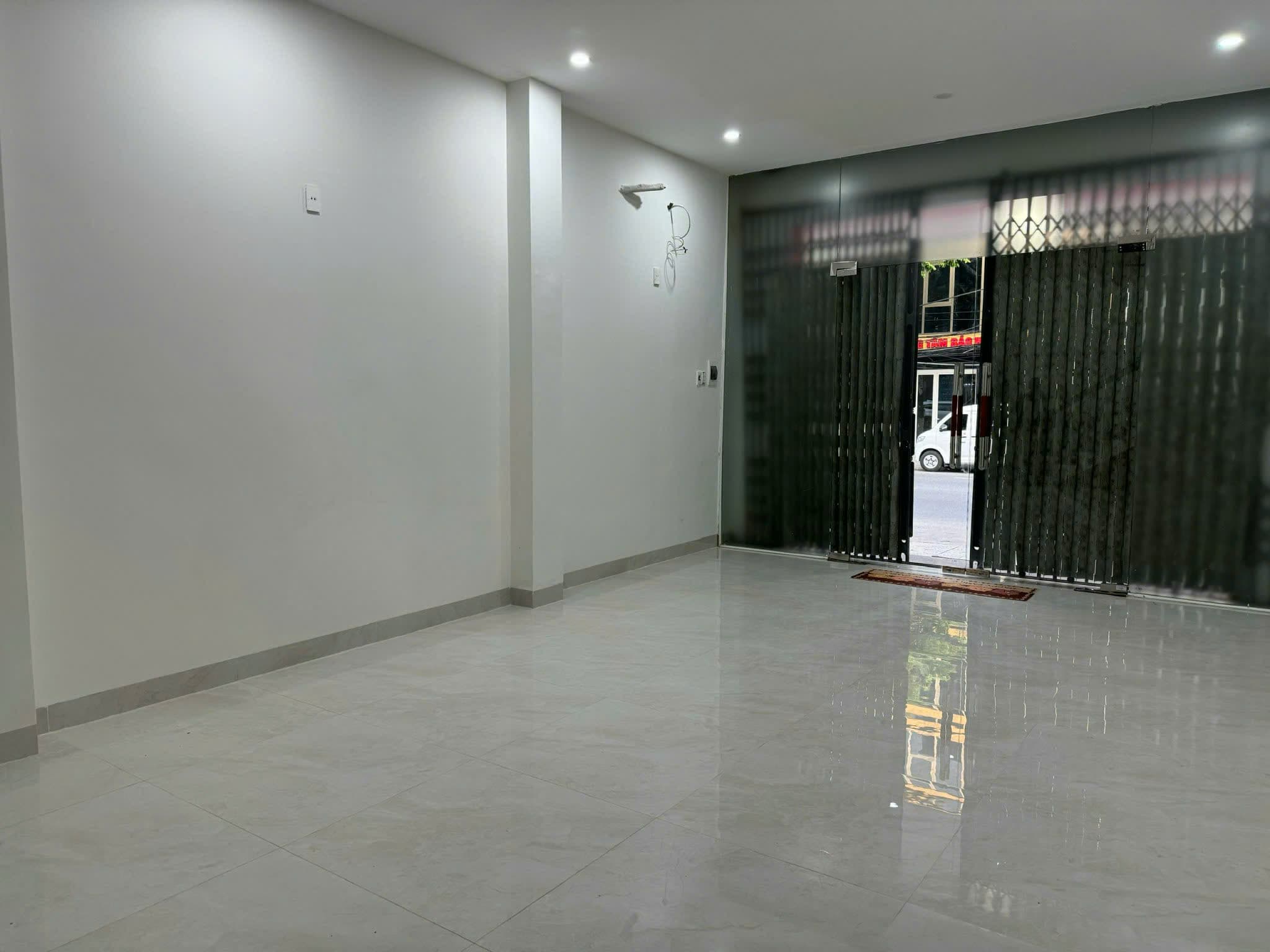 Nhà nguyên căn 3 tầng Lê Đình Lý diện tích 81m², phù hợp để ở hoặc kinh doanh - Ảnh 1