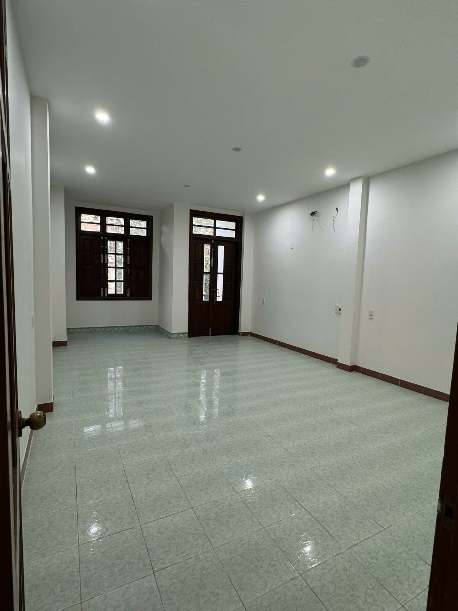 Nhà nguyên căn 3 tầng Lê Đình Lý diện tích 81m², phù hợp để ở hoặc kinh doanh - Ảnh 3