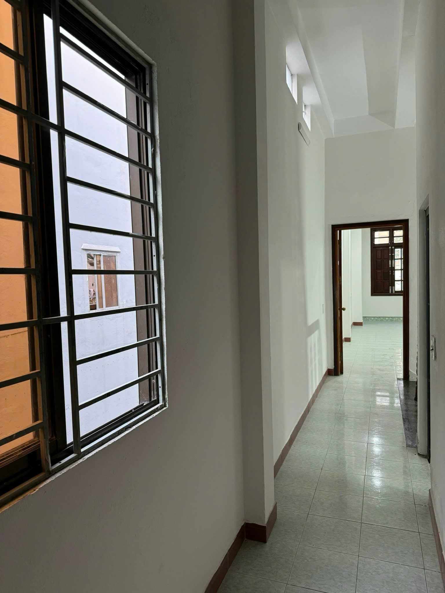 Nhà nguyên căn 3 tầng Lê Đình Lý diện tích 81m², phù hợp để ở hoặc kinh doanh - Ảnh 4