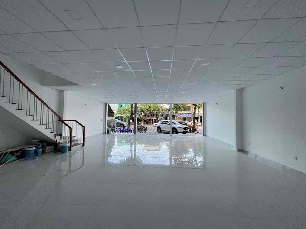 Nhà nguyên căn 3 tầng Phạm Hùng, diện tích 215m2 mỗi tầng, phù hợp ở và kinh doanh - Ảnh 2