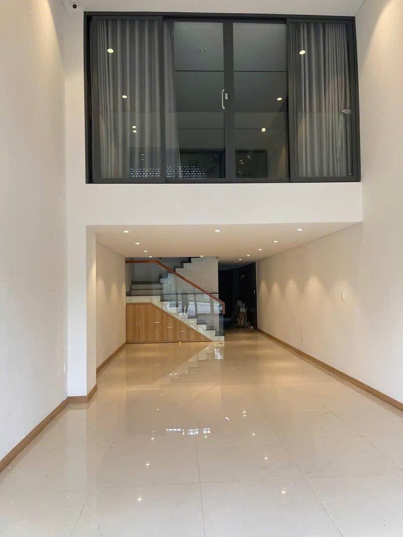 Nhà nguyên căn Lê Văn Hiến 3 tầng, mặt bằng trống suốt phù hợp kinh doanh và văn phòng - Ảnh 2