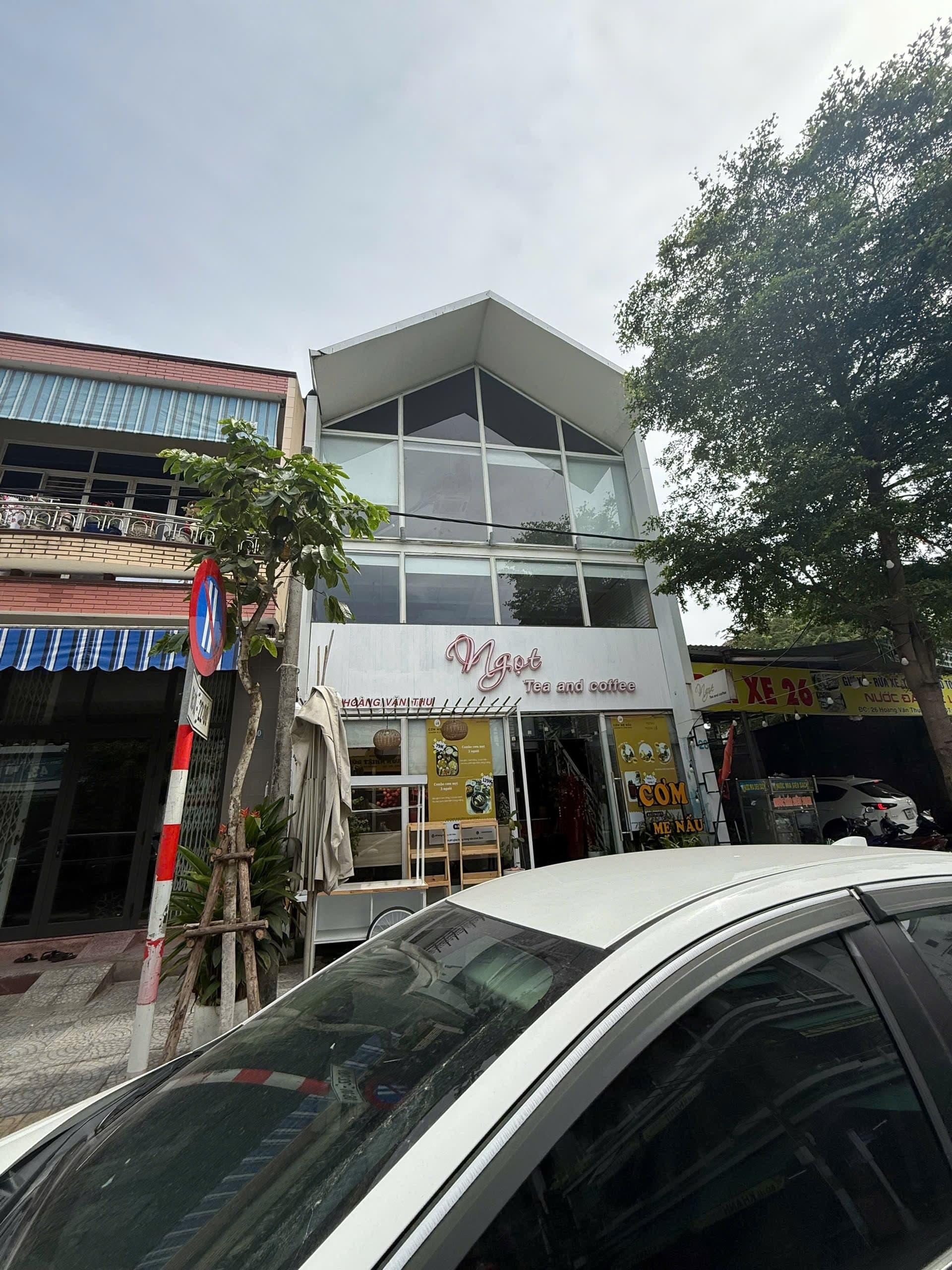 Nhà nguyên căn 2,5 tầng đường Hoàng Văn Thụ, diện tích 75m2, phù hợp kinh doanh quán cà phê - Ảnh 1