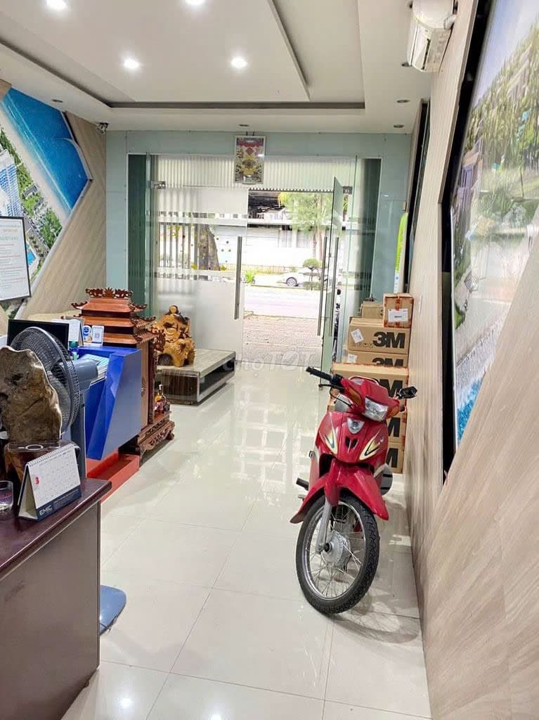 Nhà nguyên căn 3 tầng diện tích 125m2 tại Nguyễn Tất Thành, phù hợp để ở - Ảnh 1