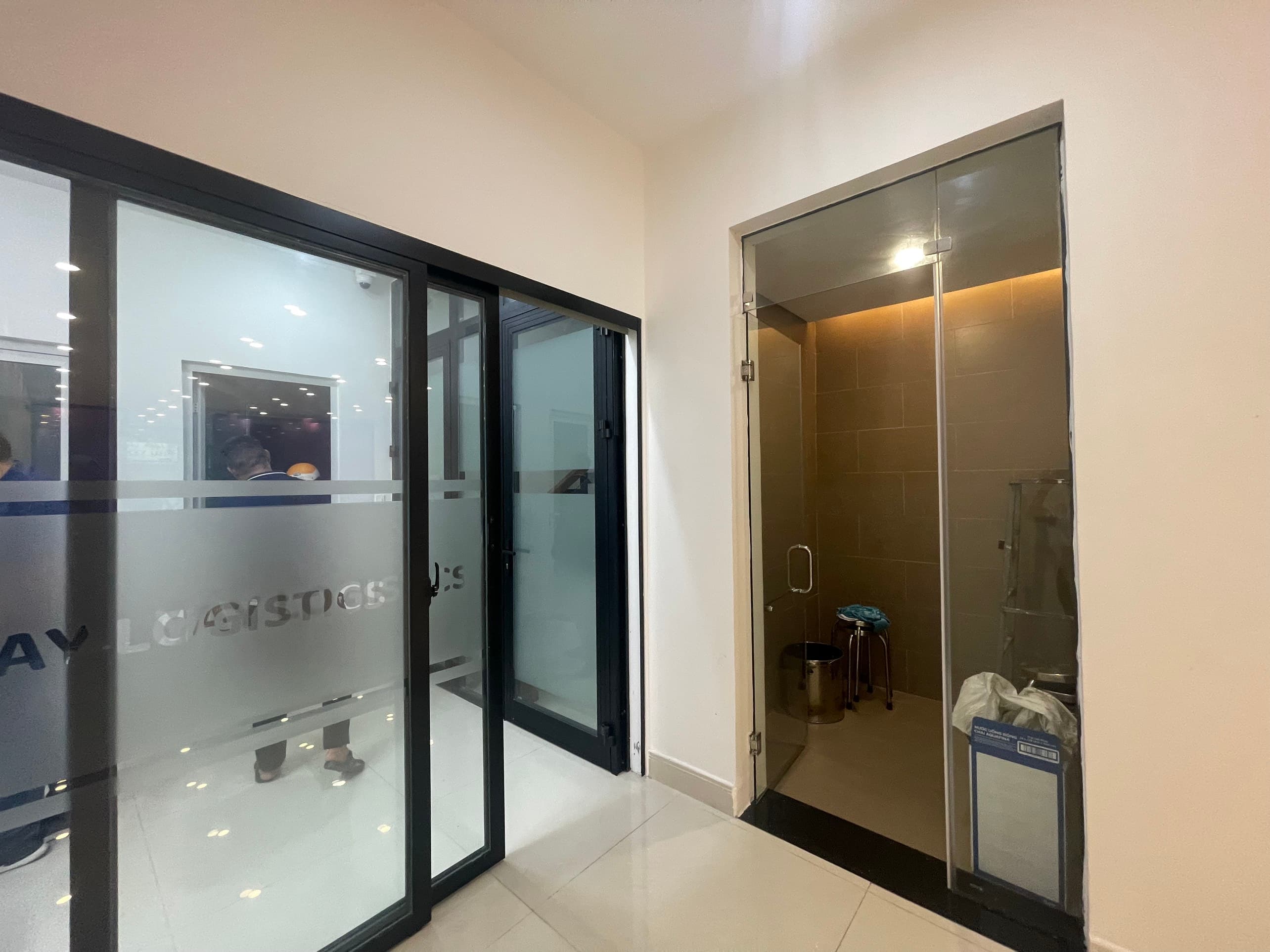 Mặt bằng trống rộng 7,5x25m phù hợp văn phòng và showroom tại Phan Đăng Lưu - Ảnh 2