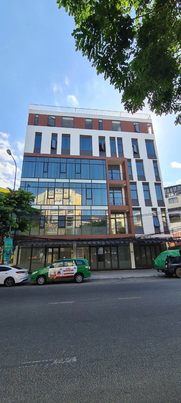 Văn phòng Lê Đình Lý 130m2 mặt tiền rộng 20m trung tâm thành phố, phù hợp làm công ty - Ảnh 1