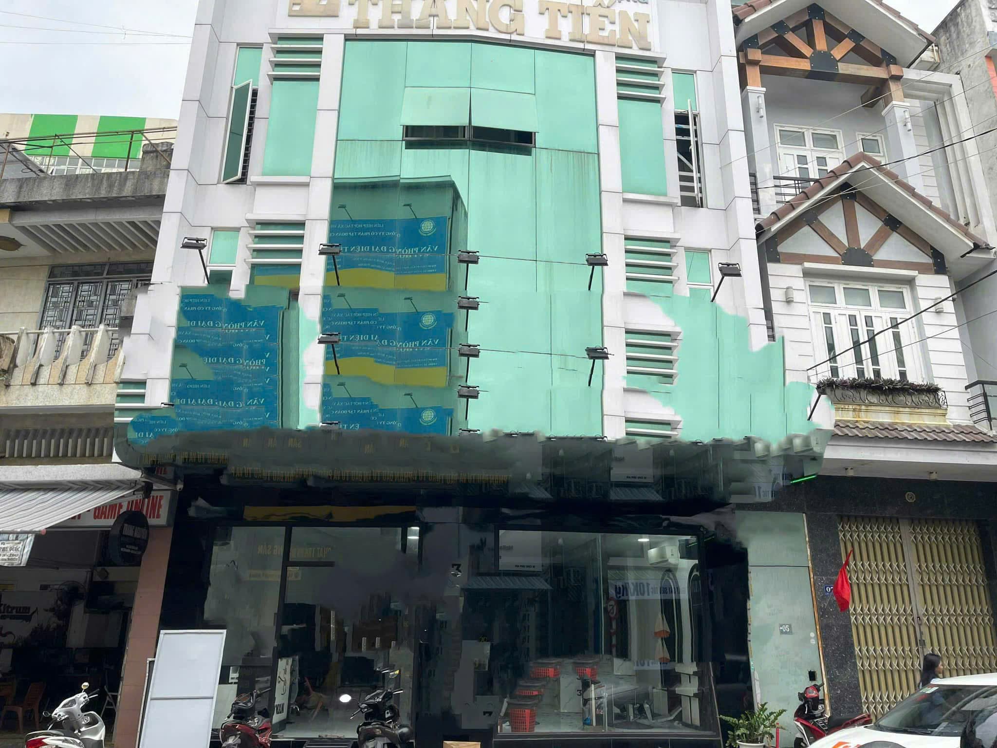 Nhà nguyên căn 3 tầng ngang 8m sâu 12m, nhà trống, phù hợp kinh doanh - Ảnh 1