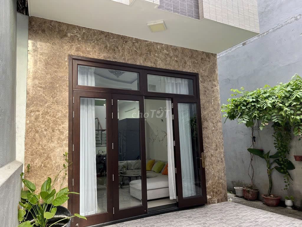 Nhà mặt tiền 2 tầng tại trung tâm thành phố, diện tích 105m2, phù hợp kinh doanh và ở - Ảnh 4