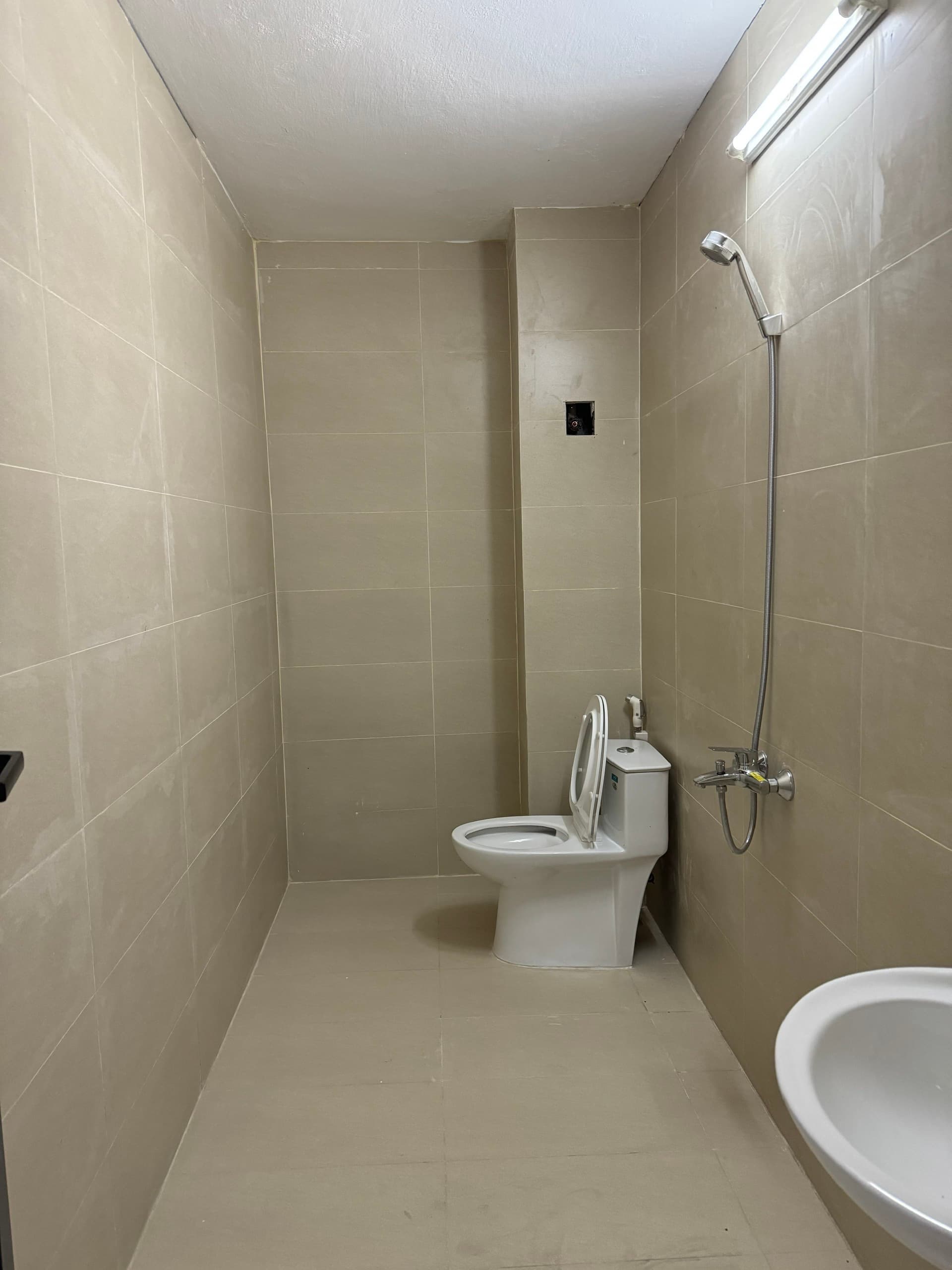 Nhà nguyên căn 3 tầng tại Lê Đình Lý, diện tích 81m², phù hợp để ở hoặc kinh doanh - Ảnh 1