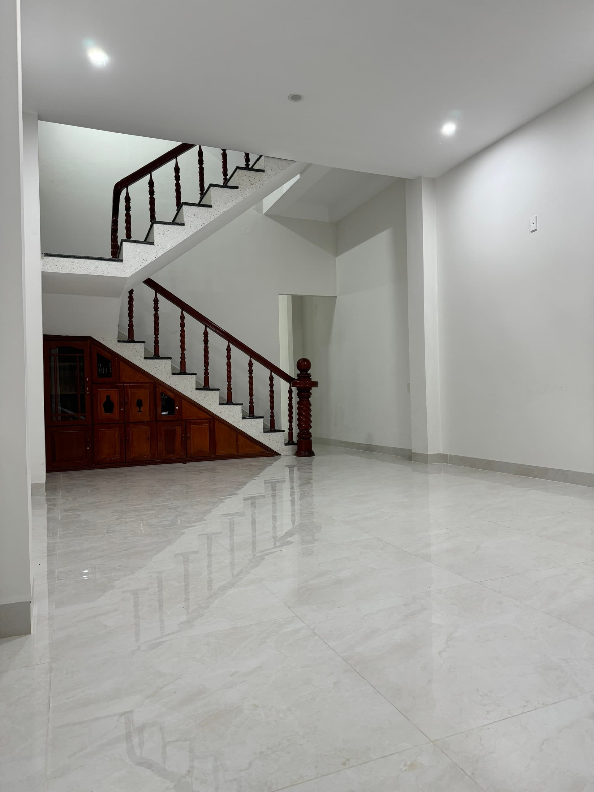 Nhà nguyên căn 3 tầng tại Lê Đình Lý, diện tích 81m², phù hợp để ở hoặc kinh doanh - Ảnh 5