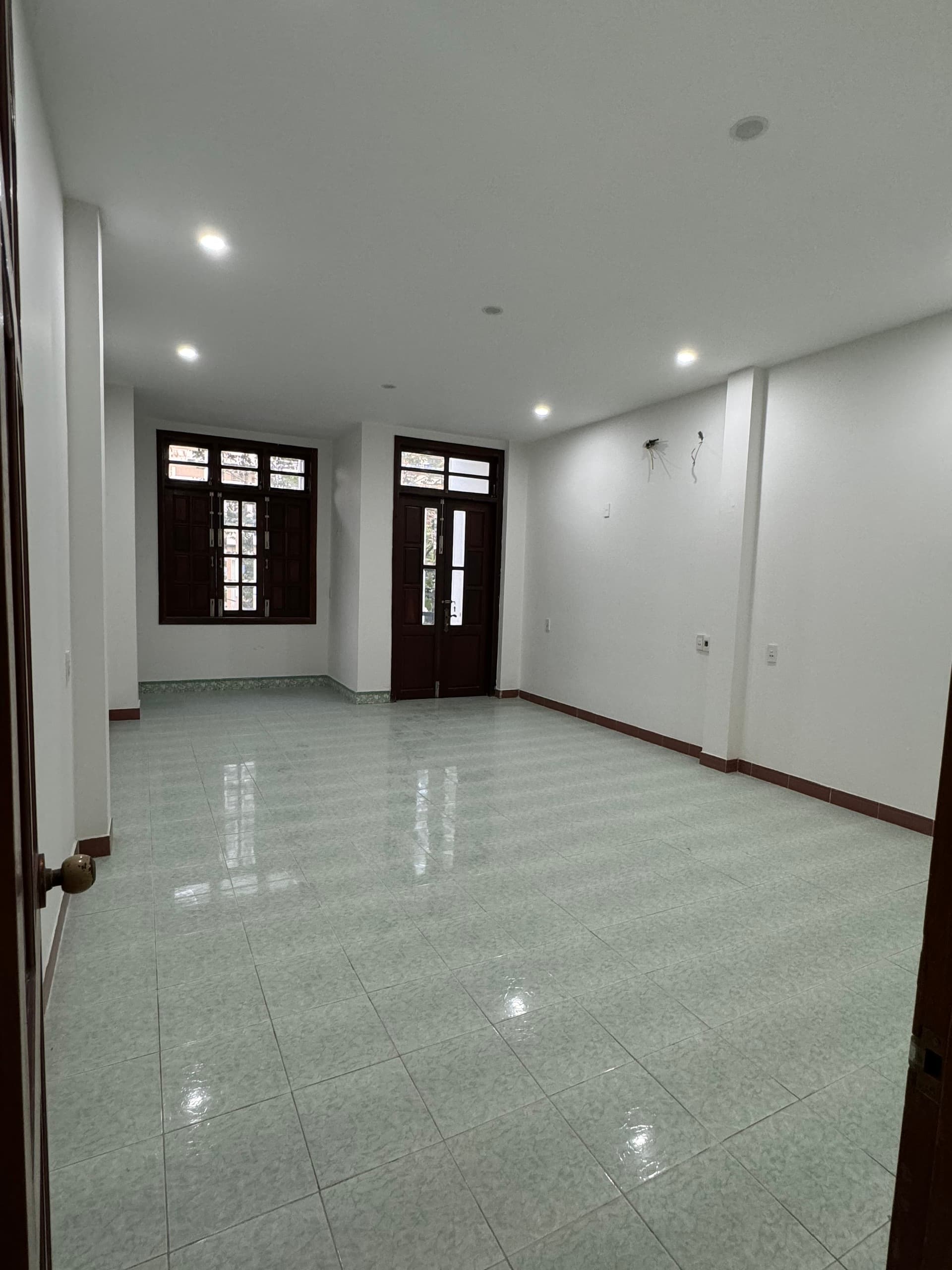 Nhà nguyên căn 3 tầng tại Lê Đình Lý, diện tích 81m², phù hợp để ở hoặc kinh doanh - Ảnh 7