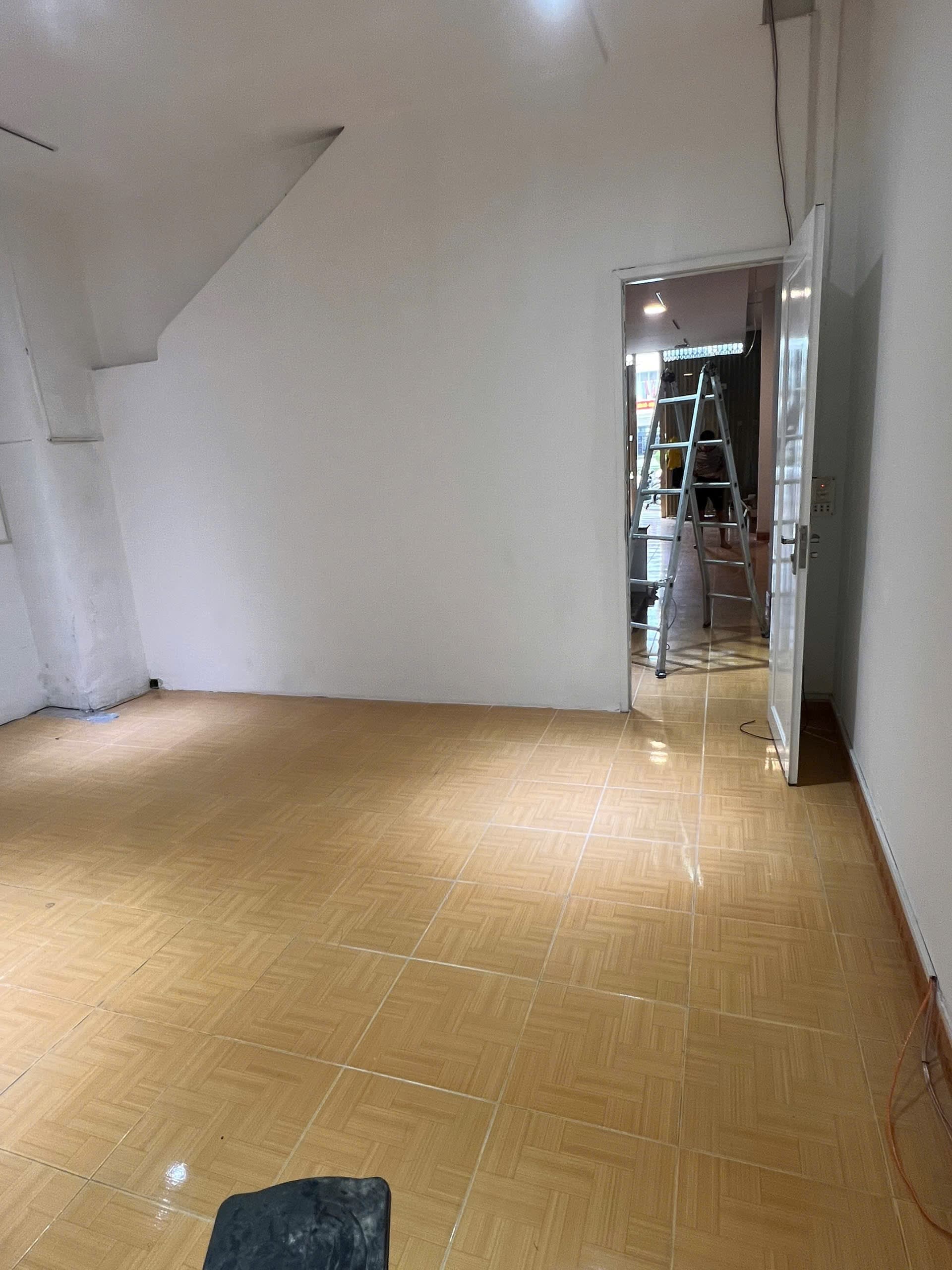 Nhà nguyên căn 3 tầng diện tích 80m², tầng 1 trống suốt phù hợp kinh doanh - Ảnh 2