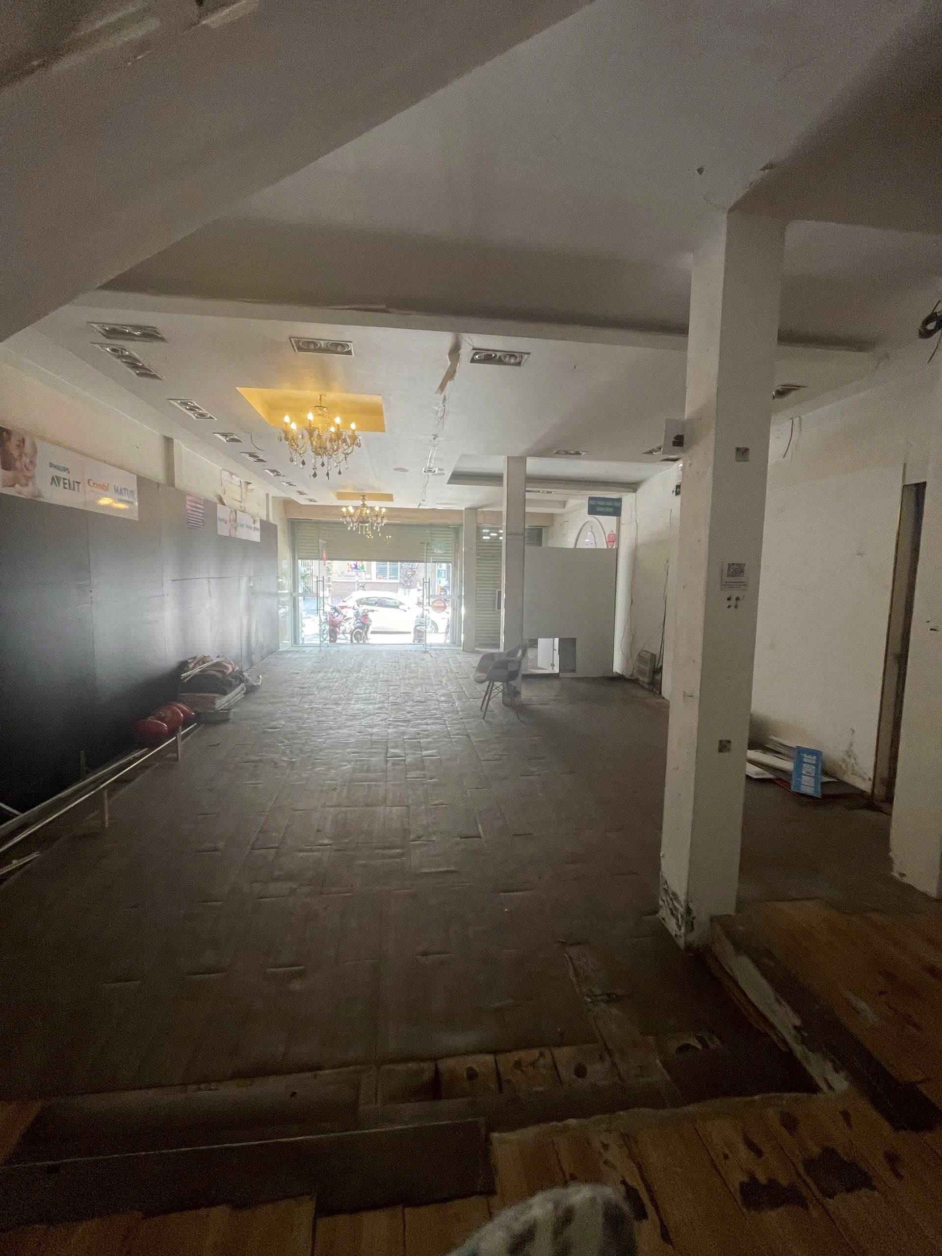 NGUYÊN CĂN 3 TẦNG MẶT TIỀN HOÀNG DIỆU CHO THUÊ - Ảnh 4