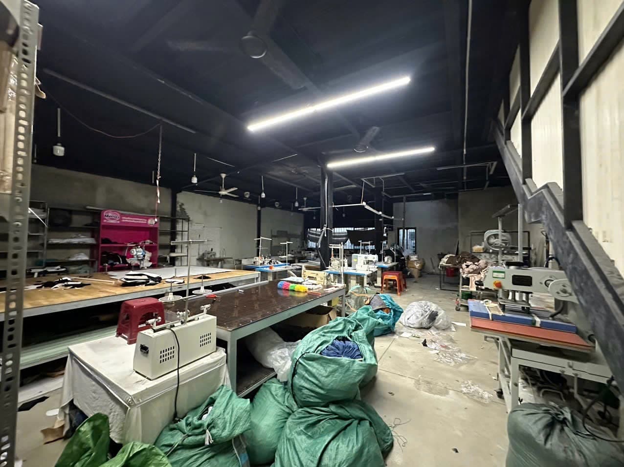 Kho cho thuê có gác lửng tại Lê Hiến Mai,diện tích 220m², trống suốt - Ảnh 1