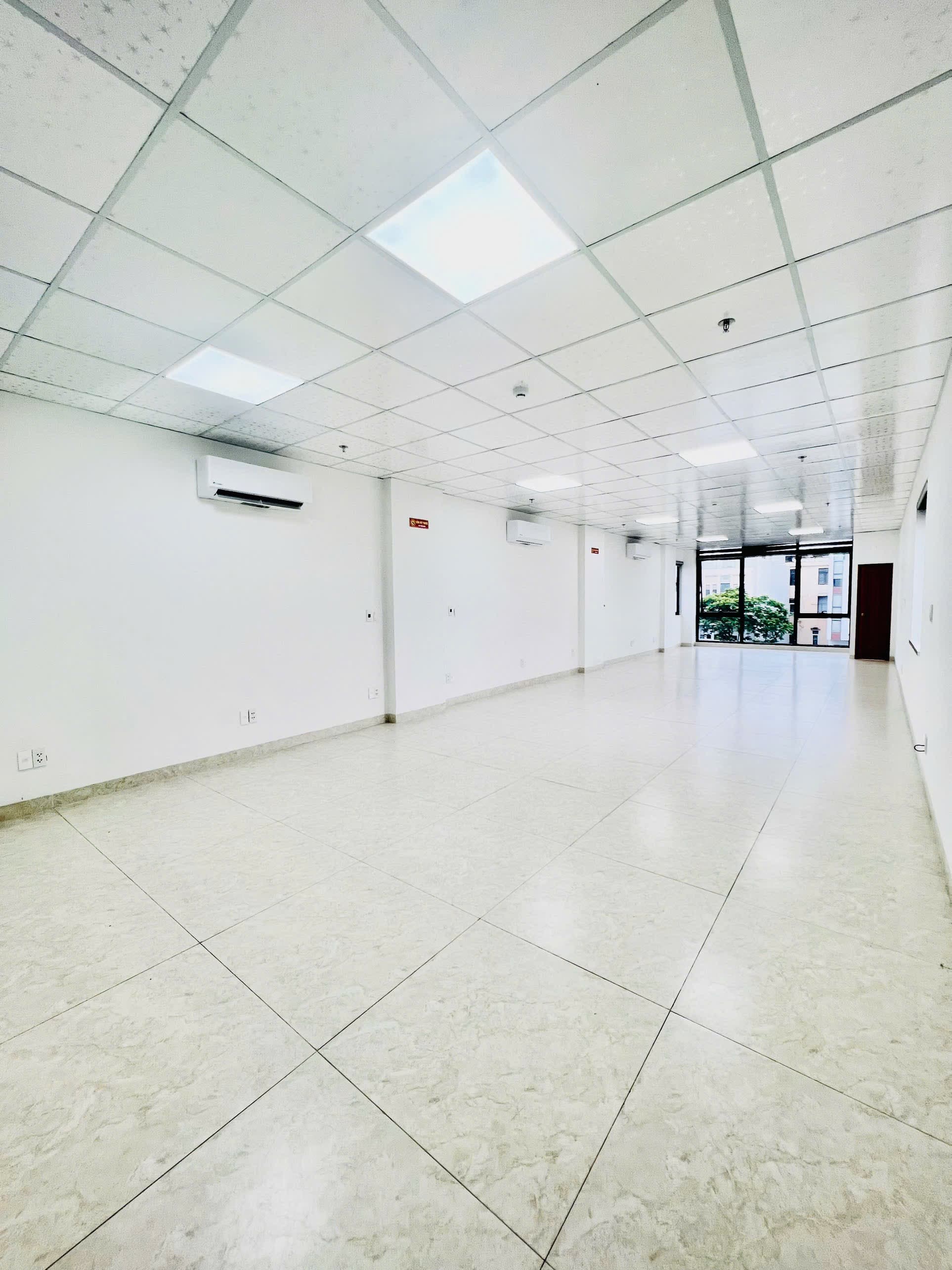 Văn phòng 70m2 tầng 3 rộng rãi - Ảnh 1