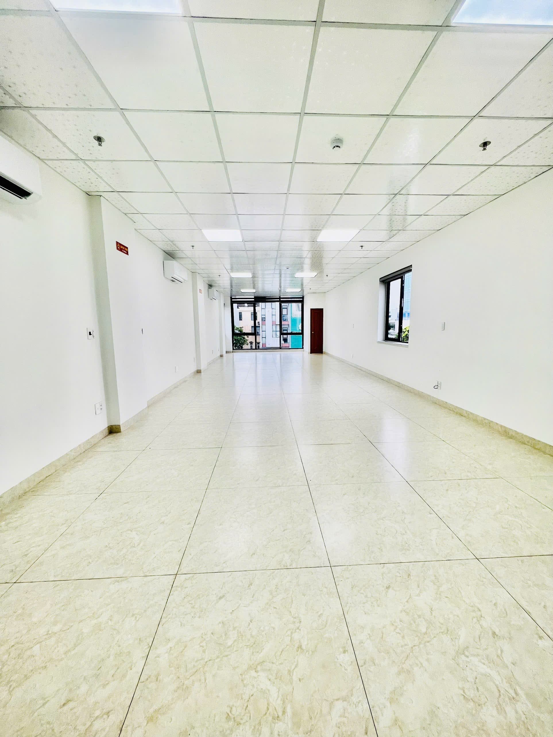 Văn phòng 70m2 tầng 3 rộng rãi - Ảnh 2