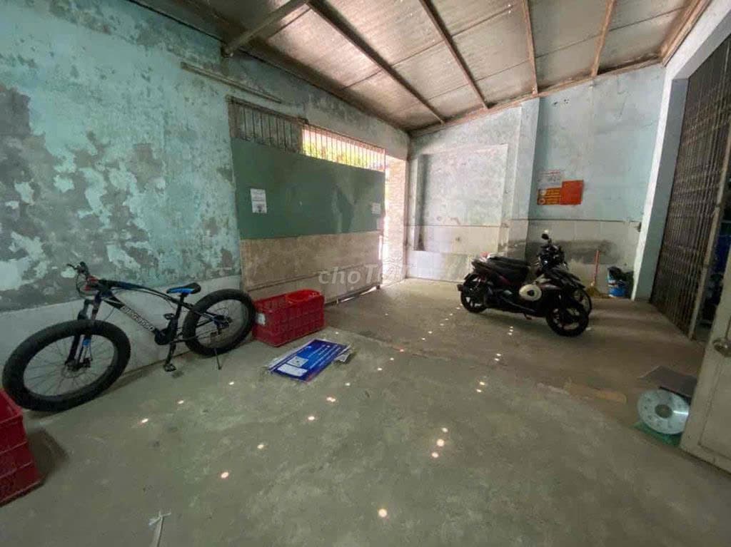 Mặt bằng kinh doanh đường Tô Hiệu 275m2, thích hợp làm kho hàng. - Ảnh 1