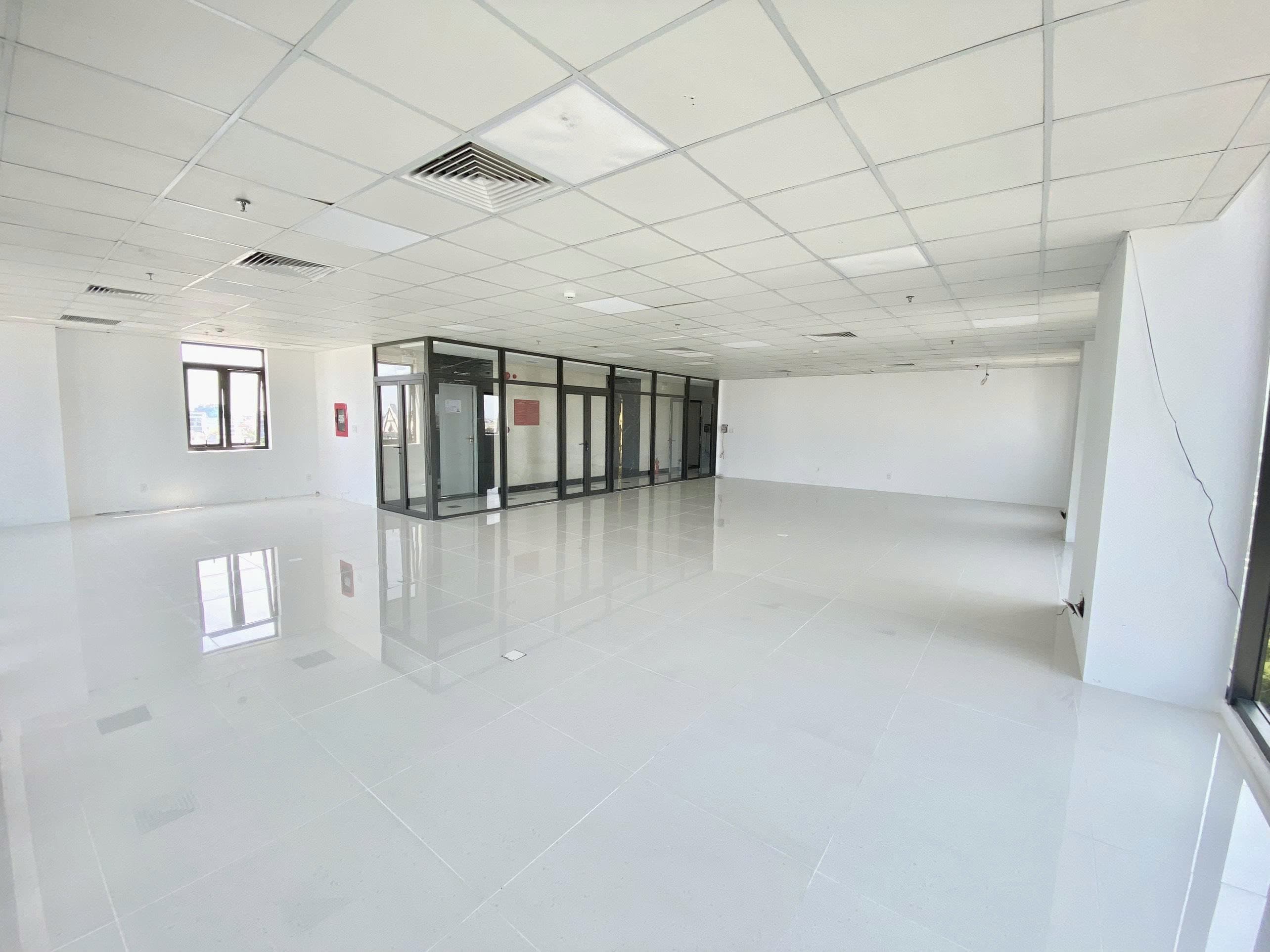 Văn phòng cho thuê 200m2 tại đường Nguyễn Hữu Thọ - Ảnh 1