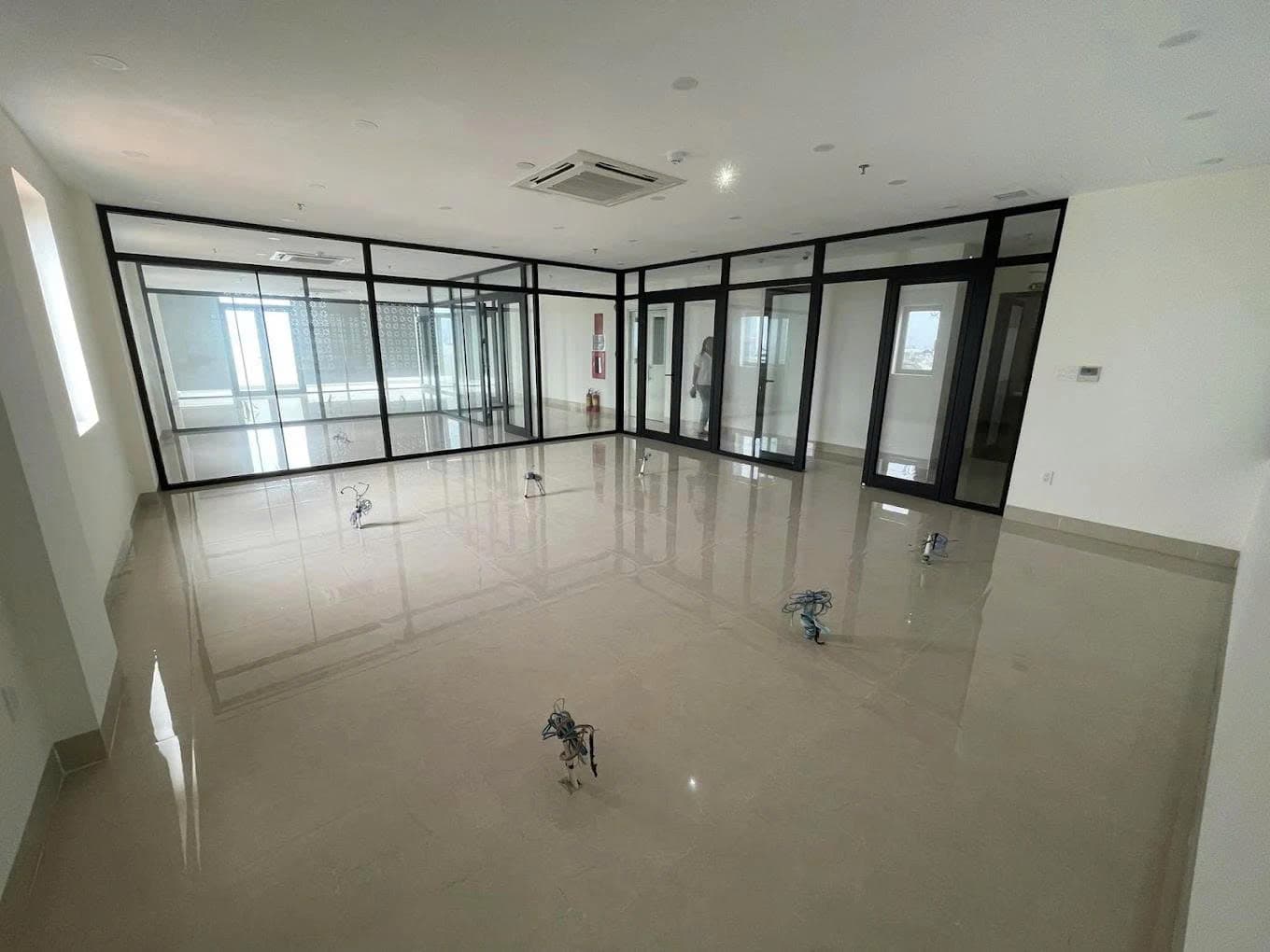 VĂN PHÒNG CHO THUÊ TẦNG 5 120M2 ĐƯỜNG HOÀNG DIỆU - Ảnh 1