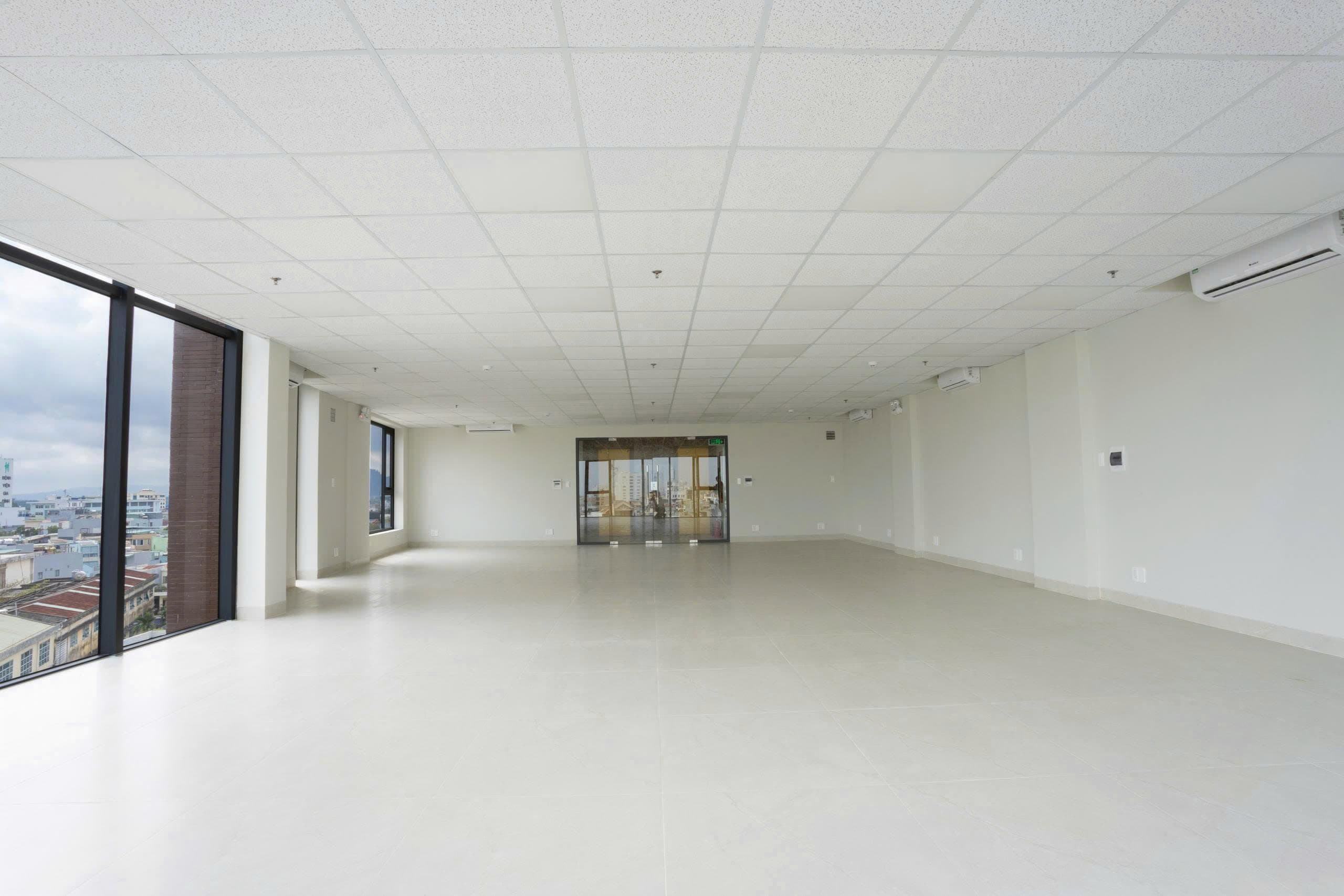 VĂN PHÒNG CHO THUÊ 120M2 TẠI LÊ ĐÌNH LÝ - Ảnh 1