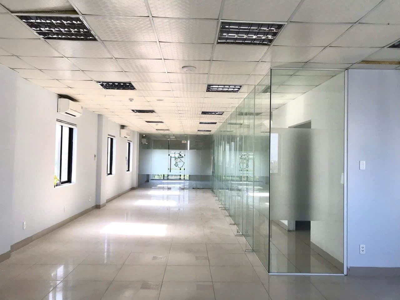 VĂN PHÒNG CHO THUÊ 30M2- 130M2 TẠI HOÀNG THỊ LOAN - Ảnh 1