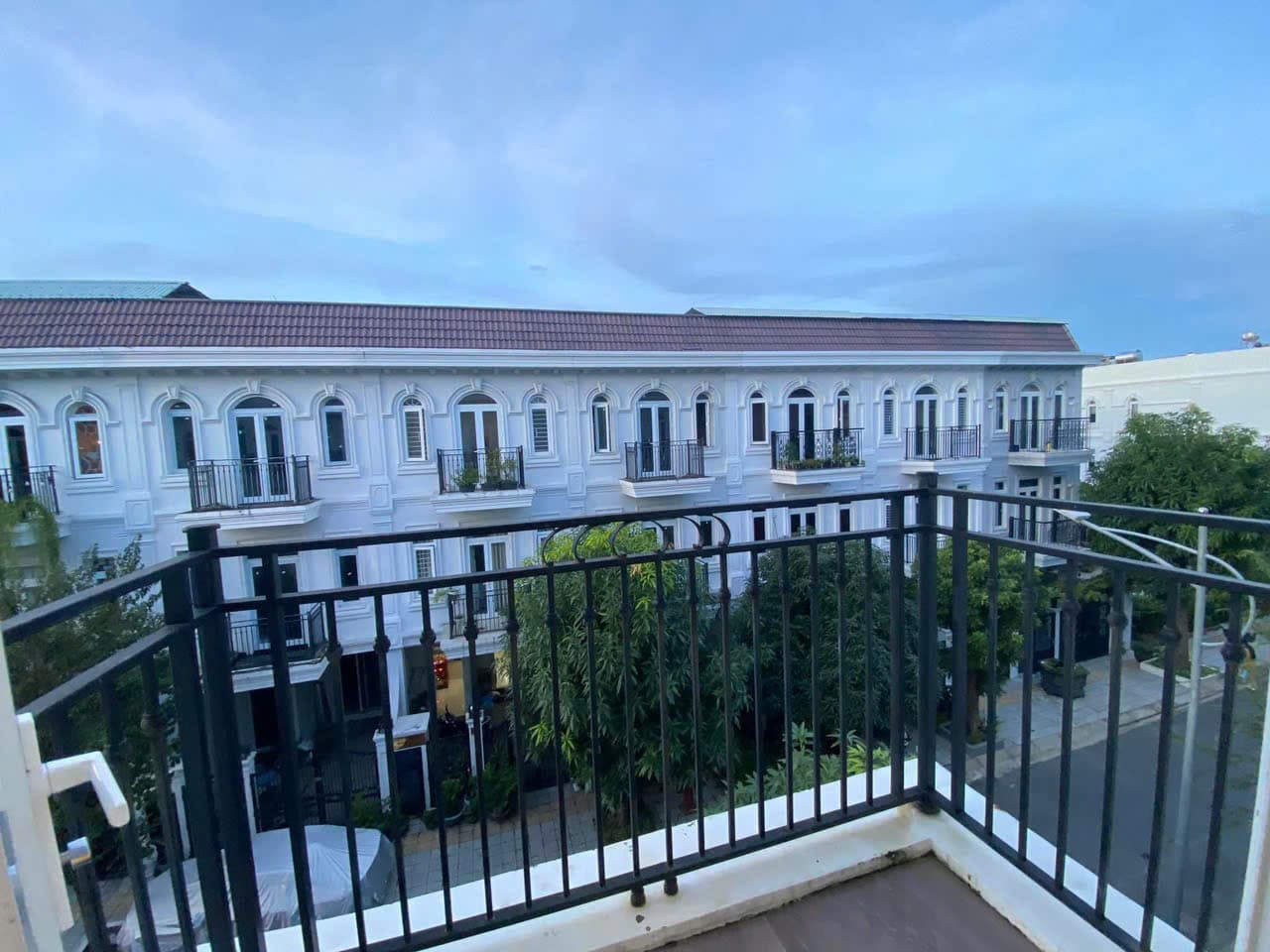 Biệt thự khu Phú Gia mát mẻ diện đầy đủ nội thất xịn - Ảnh 10