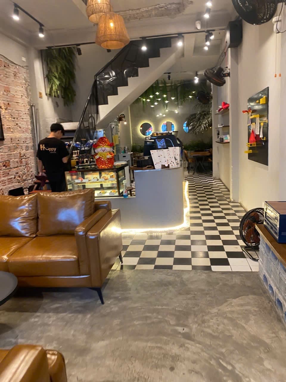 CHO THUÊ NHÀ 4 TẦNG MẶT TIỀN BẠCH ĐẰNG – VỊ TRÍ ĐẮC ĐỊA TRUNG TÂM TP. ĐÀ NẴNG - Ảnh 1