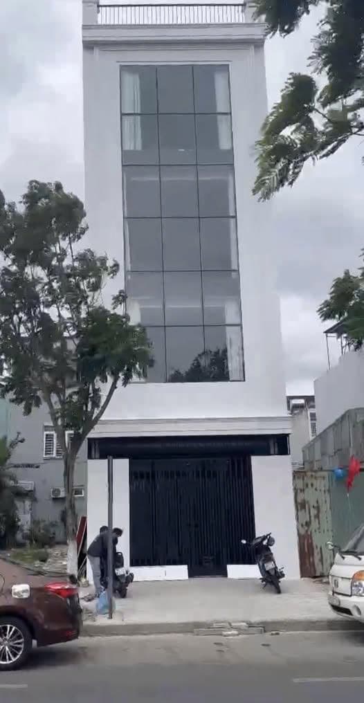 NHÀ NGUYÊN CĂN CHO THUÊ 1 TRỆT 4 LẦU TẠI CHU HUY MÂN - Ảnh 1