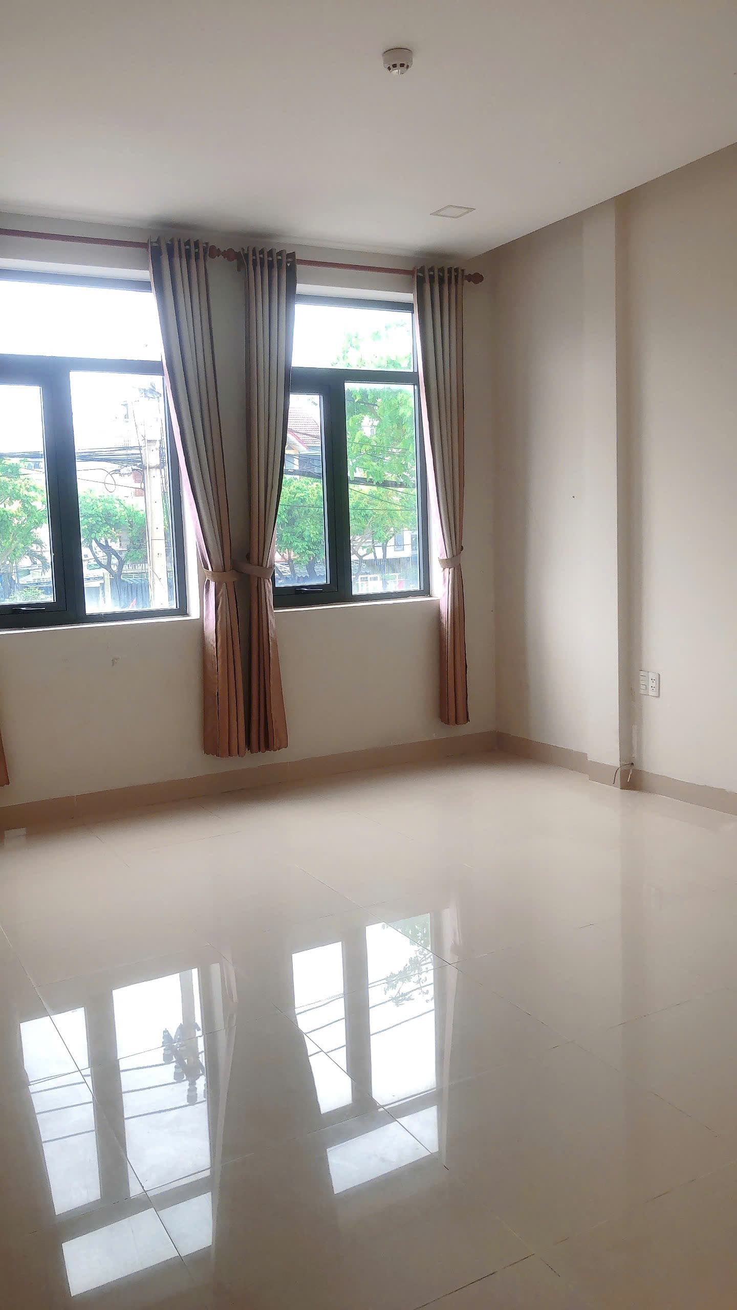 NHÀ NGUYÊN CĂN 3,5 TẦNG MT GÓC LÊ VĂN HIẾN - ĐẶNG XUÂN THIỀU - Ảnh 3