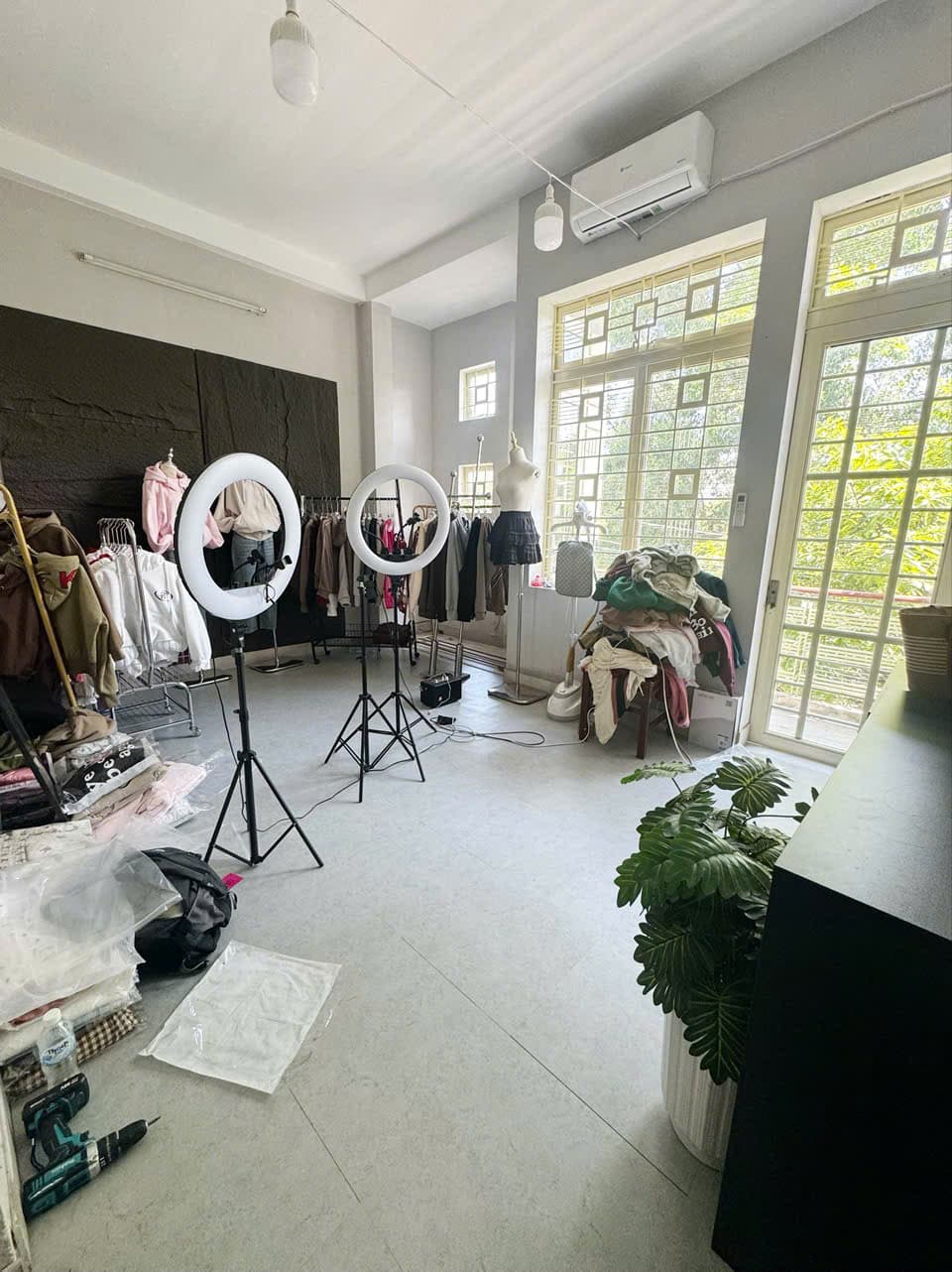 NHÀ NGUYÊN CĂN 3 TẦNG FULL NỘI THẤT 240M2 TẠI NGỌC HỒI - Ảnh 4