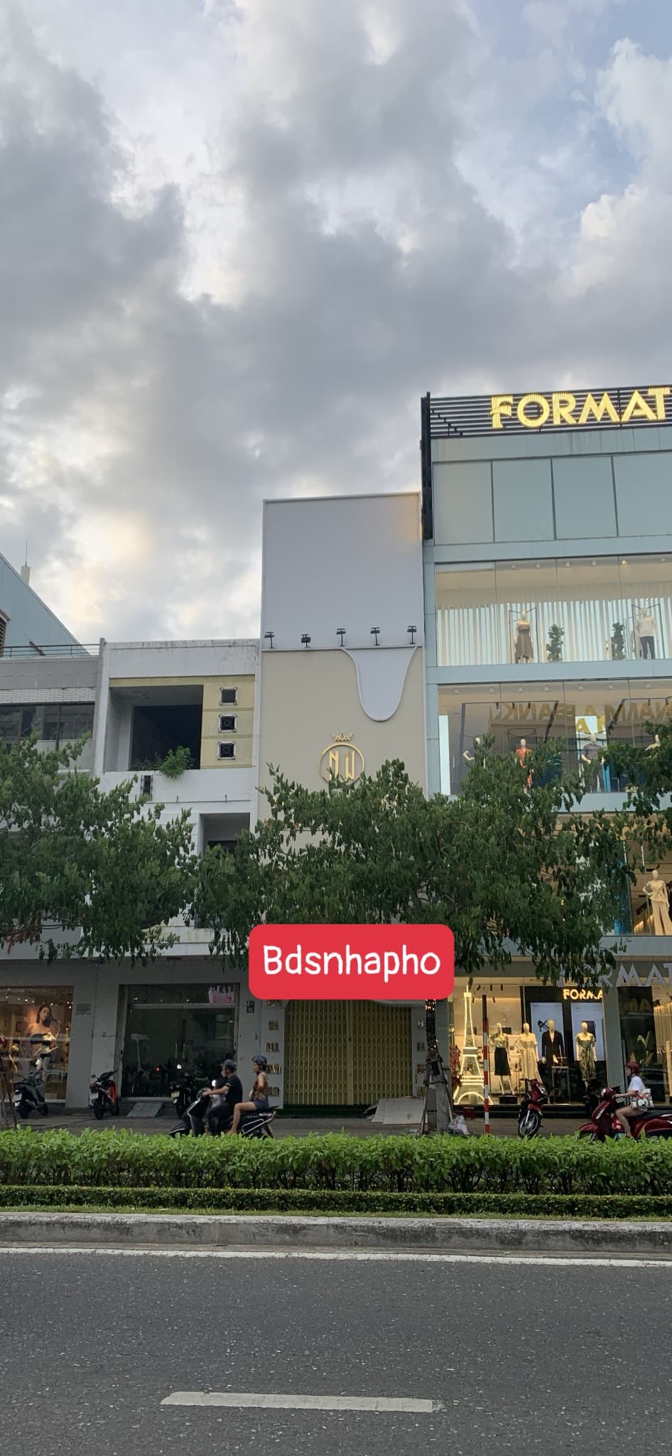 Nhà nguyên căn 4 tầng diện tích 4,5x25m phù hợp kinh doanh - Ảnh 1