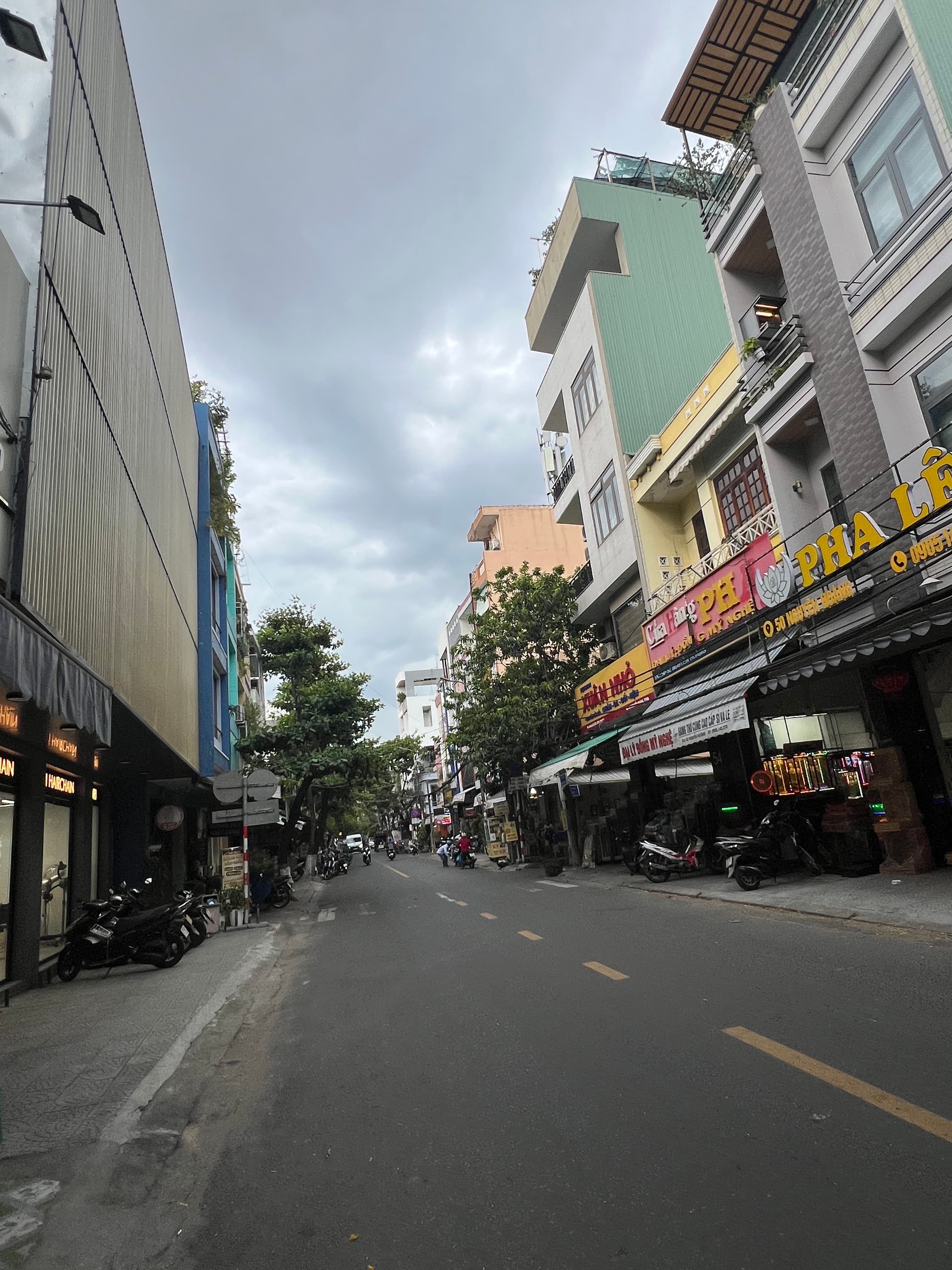 Nhà 3 tầng mặt tiền Nguyễn Hoàng 180m2, phù hợp kinh doanh và cho thuê phòng trọ - Ảnh 2