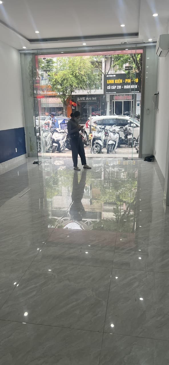 Nhà 3 tầng tại Lê Đình Lý, diện tích 90m², trống tầng 1 phù hợp kinh doanh - Ảnh 2