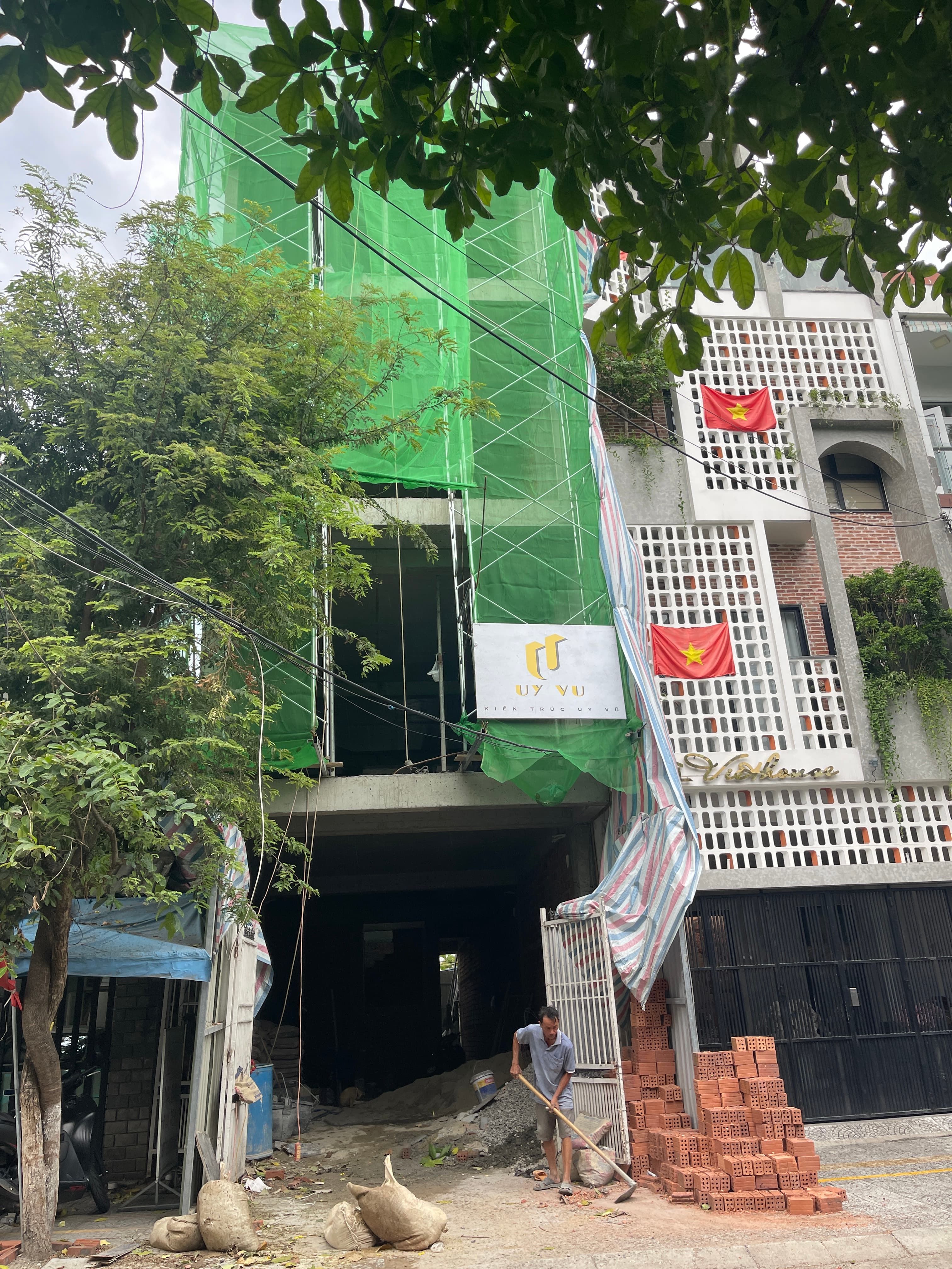 NHÀ NGUYÊN CĂN CẤP 4 SÂN VƯỜN – CHÂU THỊ VĨNH TẾ - Ảnh 1