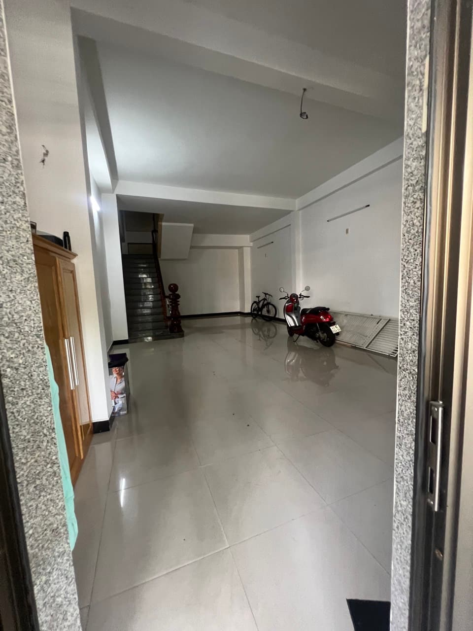 Nhà 4 tầng diện tích 63m2, mặt bằng trống suốt tầng 1, phù hợp kinh doanh - Ảnh 2