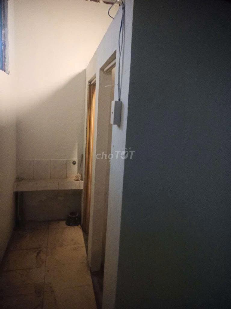 CHO THUÊ NHÀ CẤP 4 TRỐNG SUỐT TẠI PHẠM HÙNG - Ảnh 2