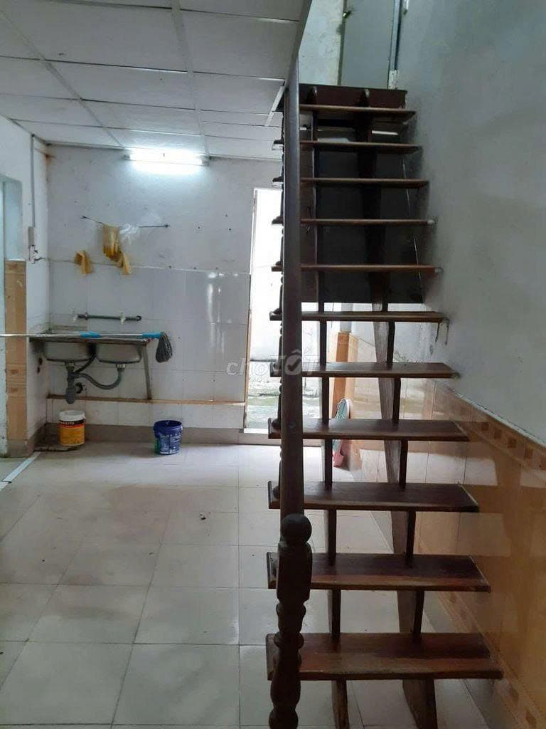 CHO THUÊ NHÀ NGUYÊN CĂN CẤP 4 CÓ LỬNG CẠNH ĐẠI HỌC KINH TẾ - Ảnh 2