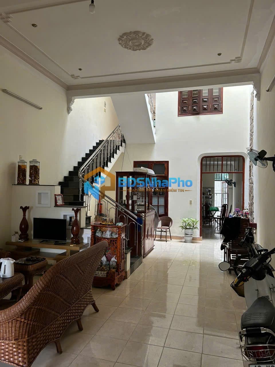 CHO THUÊ NHÀ NGUYÊN CĂN 140M2 TẠI NGÔ QUYỀN - Ảnh 1