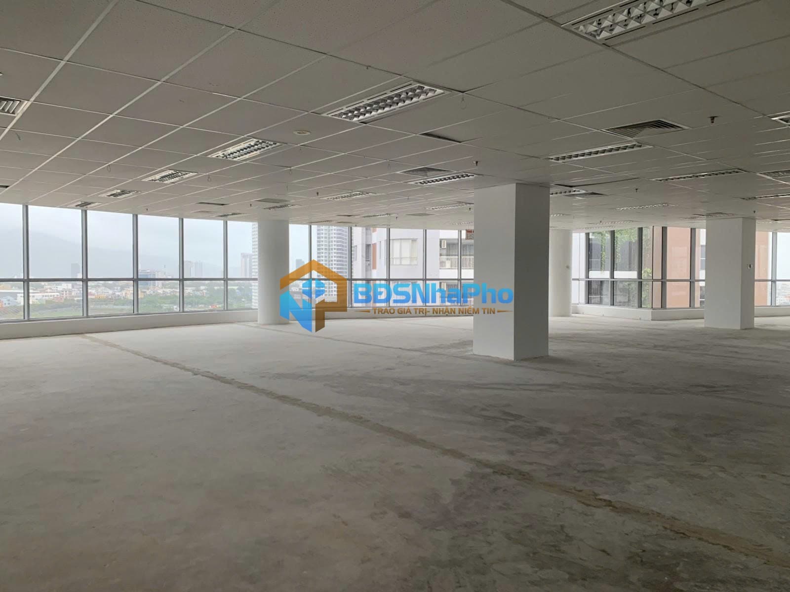 VĂN PHÒNG CHO THUÊ Ở KHU PHỐ SẦM UẤT 205M2 TẠI BẠCH ĐẰNG - Ảnh 4