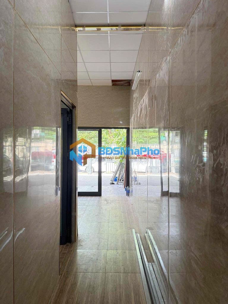 CHO THUÊ NHÀ CẤP 4 CÓ SÂN RỘNG TẠI LÊ LỘ - Ảnh 2