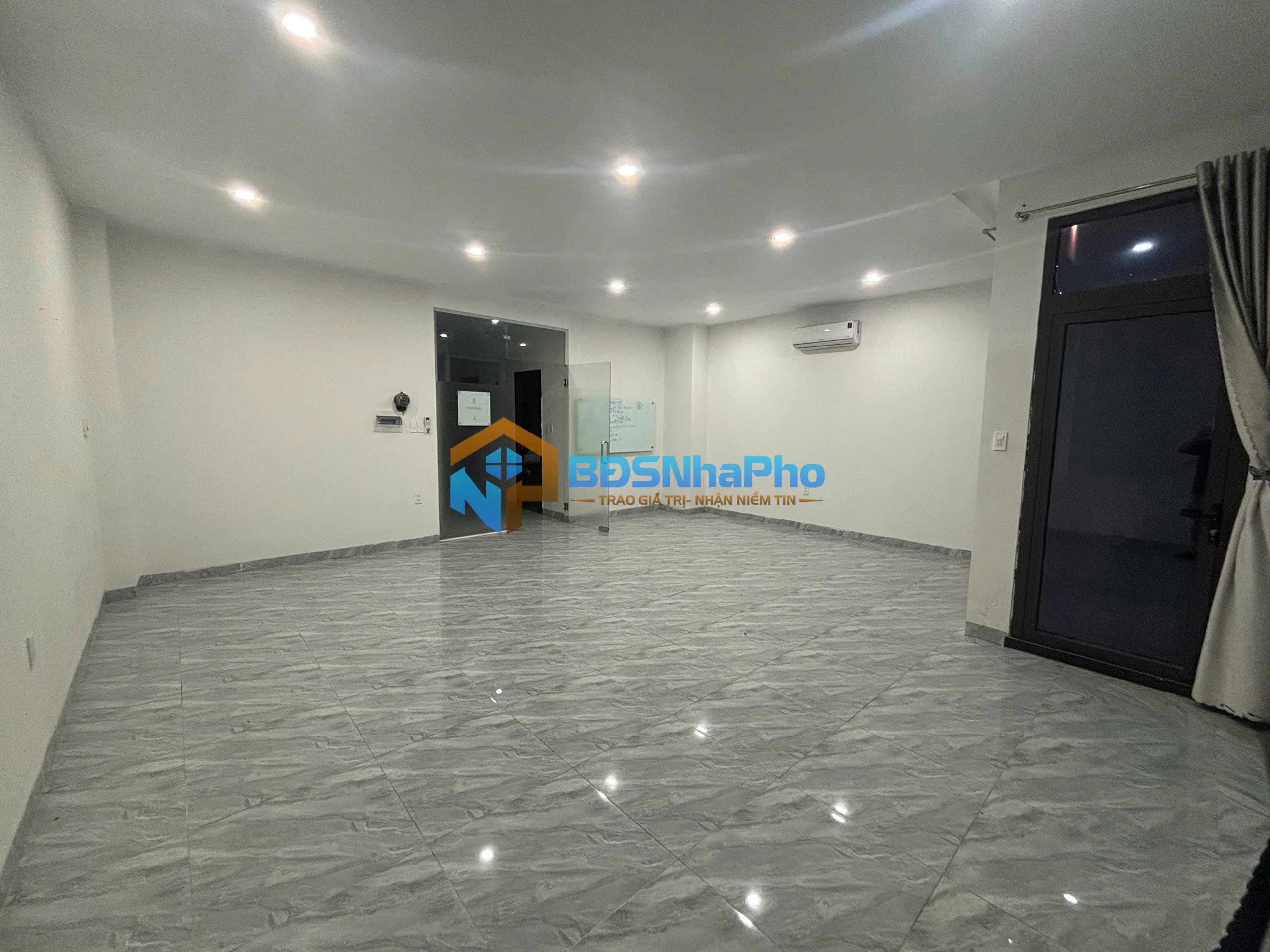 CHO THUÊ VP TẦNG 3 DT 140M2 TẠI NGUYỄN SINH SẮC - Ảnh 2