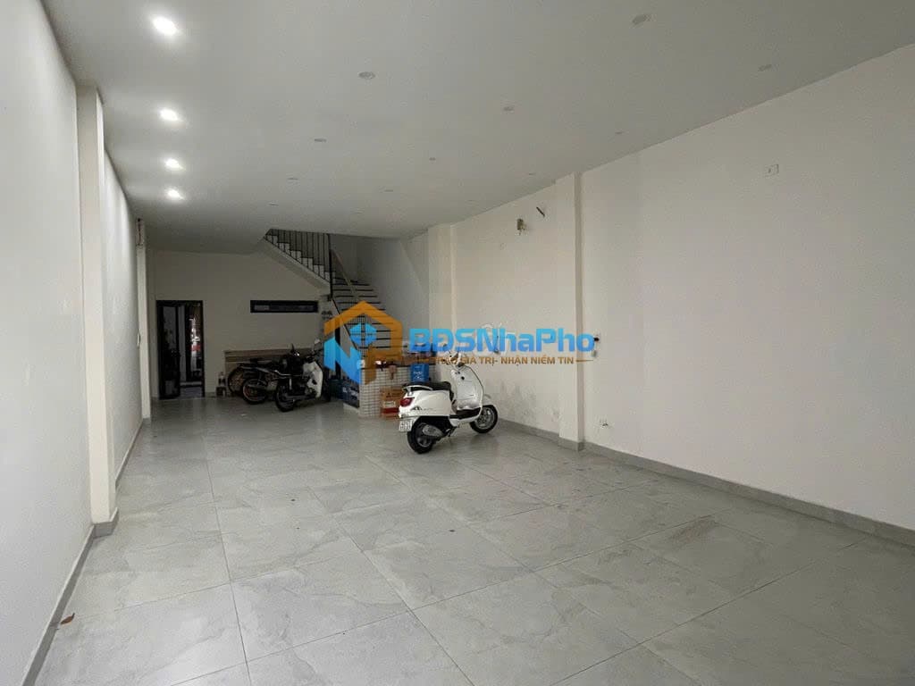 Nhà nguyên căn 3 tầng trống suốt, phù hợp kinh doanh tại Nguyễn Hữu Thọ - Ảnh 4