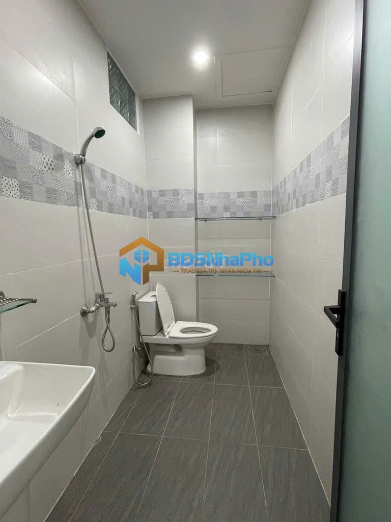 Nhà nguyên căn 3 tầng trống suốt, phù hợp kinh doanh tại Nguyễn Hữu Thọ - Ảnh 7