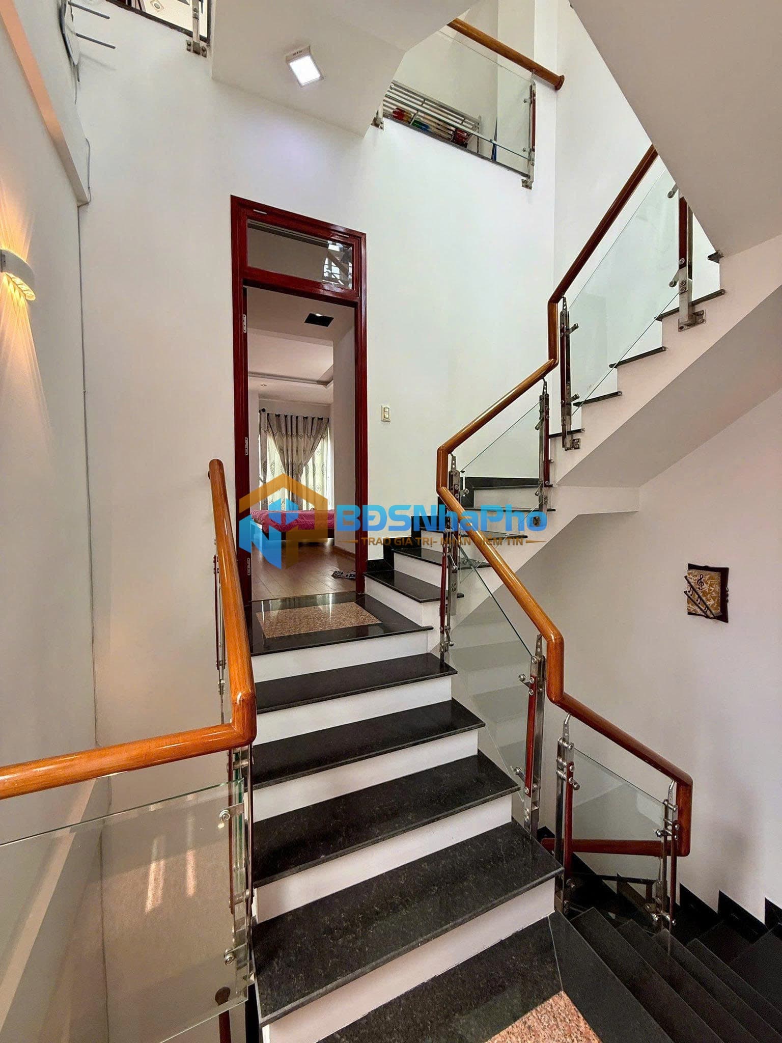 CHO THUÊ NHÀ NGUYÊN CĂN 4 TẦNG DT 240M2 TẠI PHẠM VĂN NGHỊ - Ảnh 3