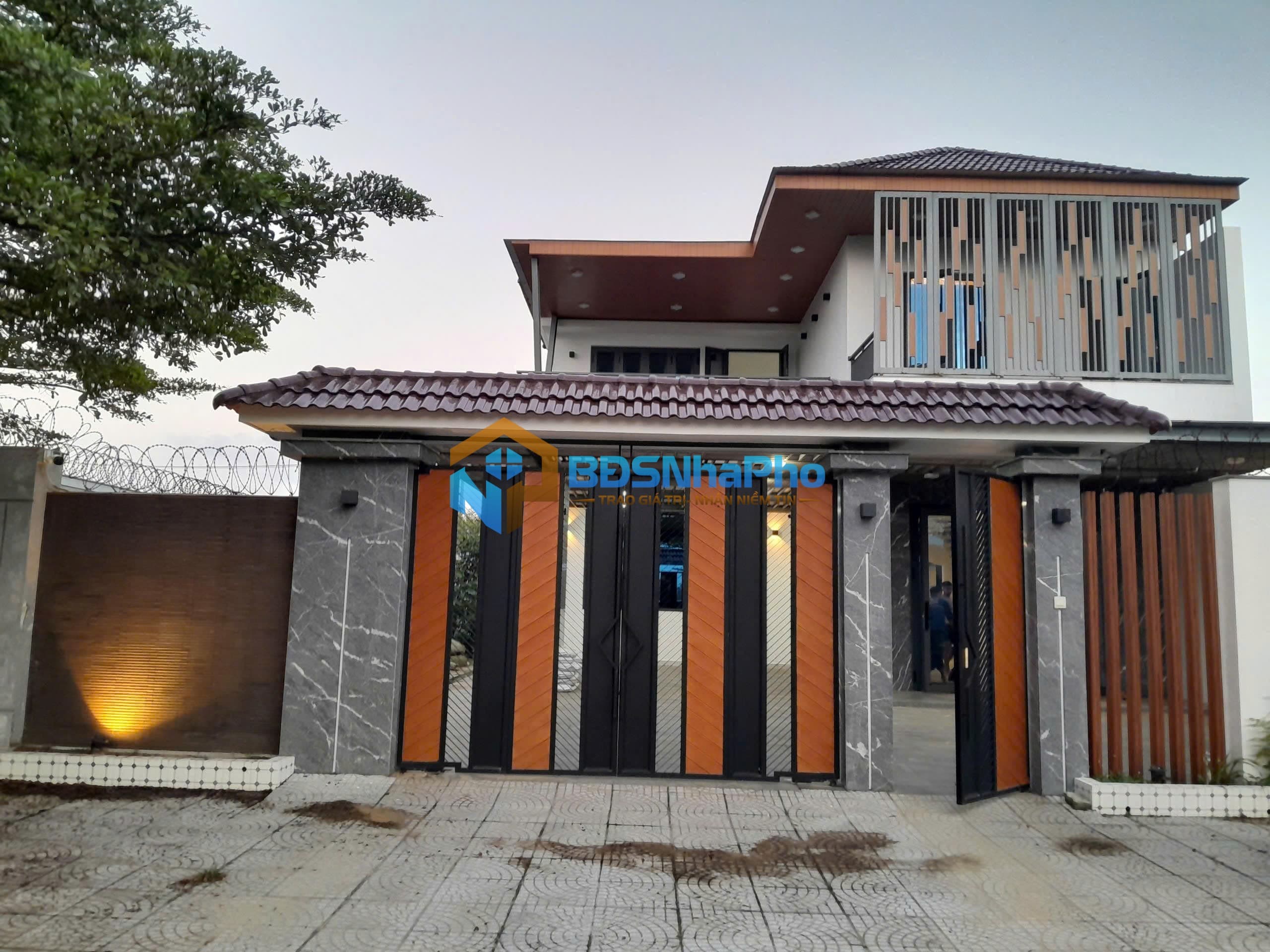 CHO THUÊ BIỆT THỰ 2 TẦNG DT 300M2 GẦN SÂN GOLF ĐIỆN NGỌC - Ảnh 1