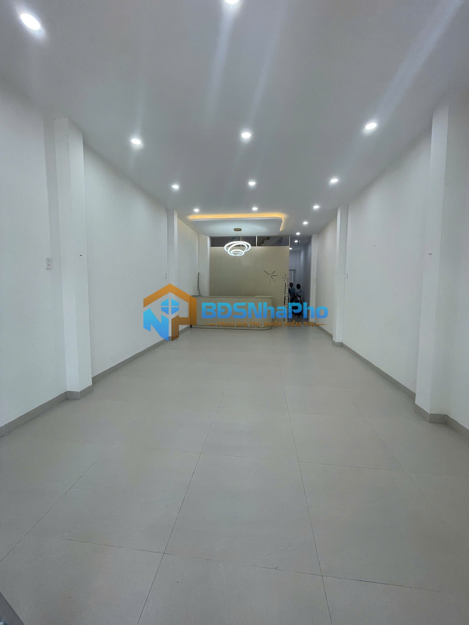 Nguyên căn Nguyễn Văn Linh 3 tầng mới toanh - Ảnh 2