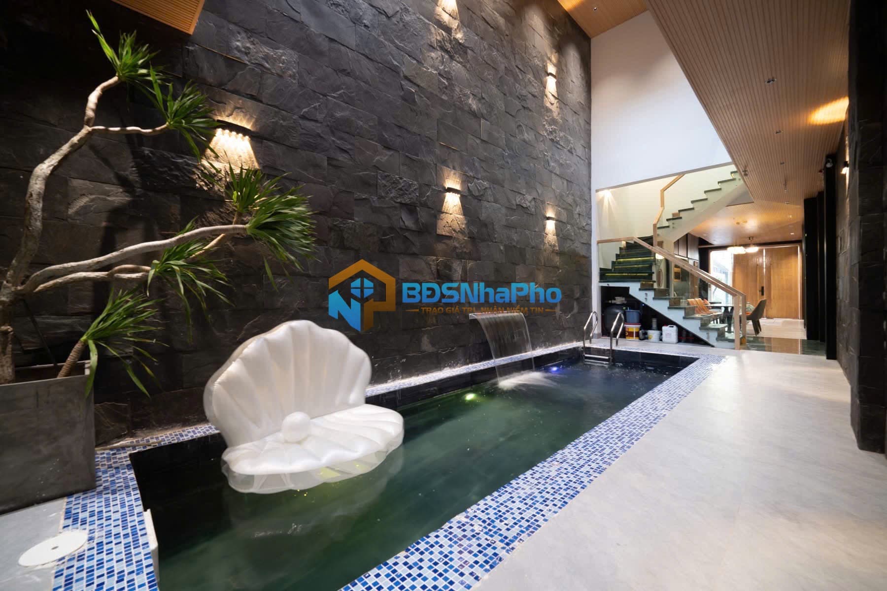 CHO THUÊ NGUYÊN CĂN VILLA NGAY CẦU RỒNG - Ảnh 1